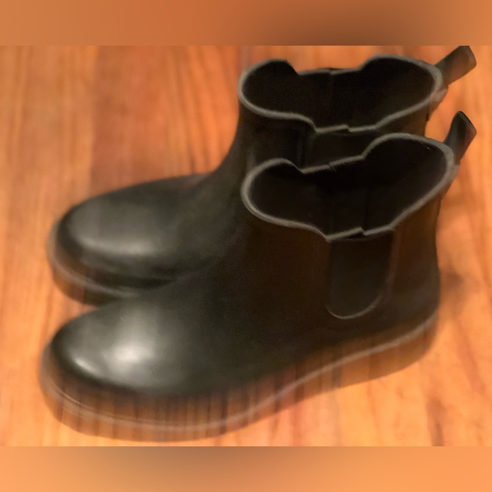 Madewell black rubber booties size 8